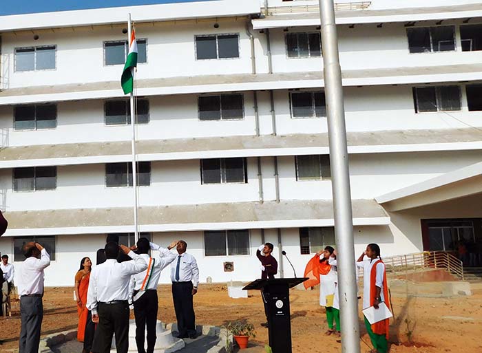 ಮಡಿಕೇರಿ : ವೈದ್ಯಕೀಯ ವಿಜ್ಞಾನಗಳ ಸಂಸ್ಥೆಯಲ್ಲಿ ಗಣರಾಜ್ಯ ದಿನ